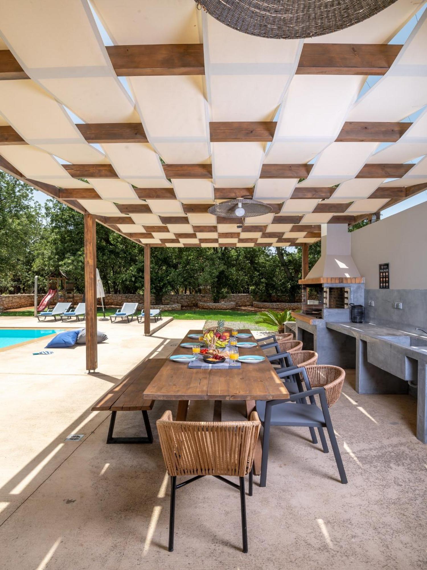 Villa Ellie - Heated Pool, Playground, Garden & Bbq! Vederoi المظهر الخارجي الصورة