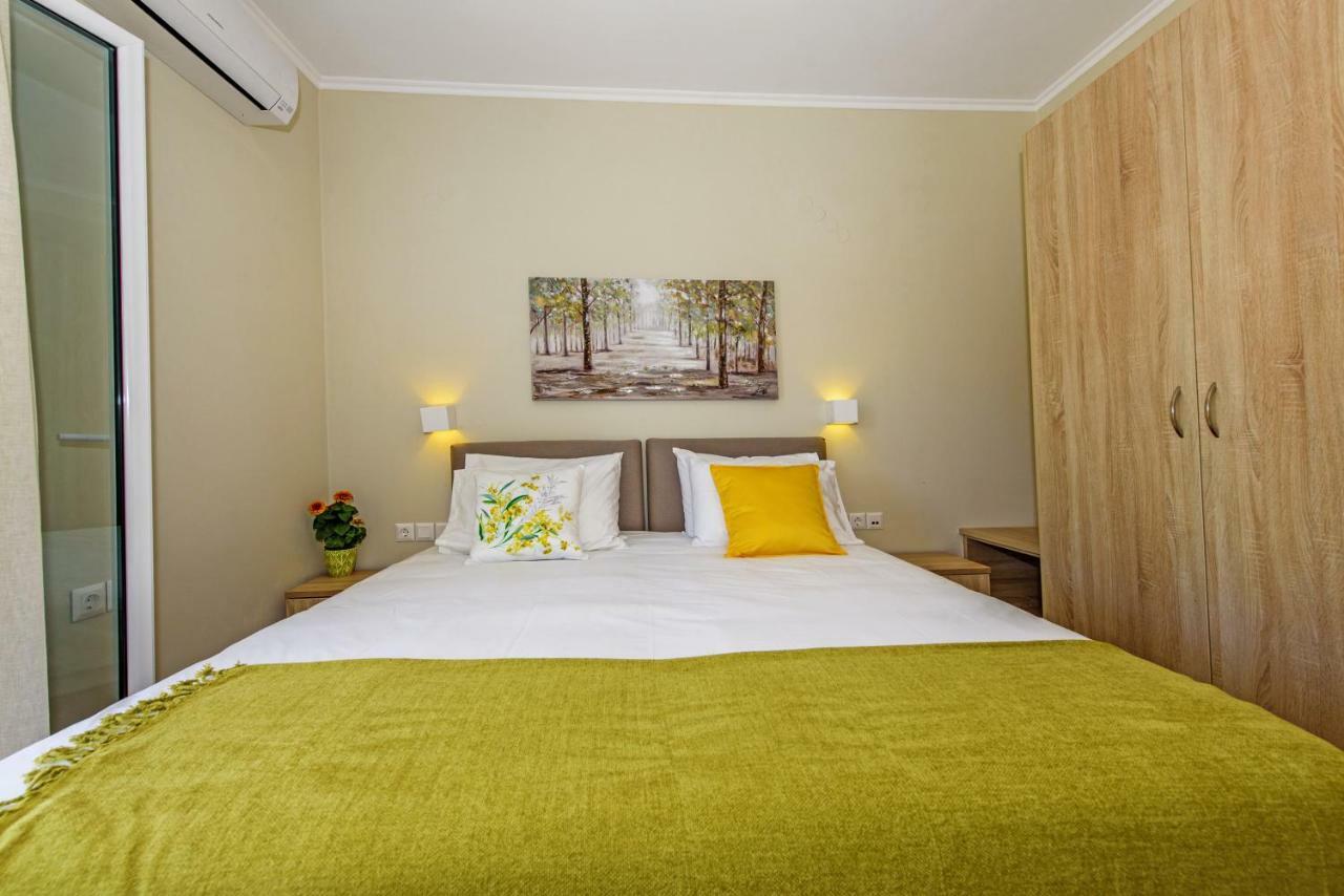 Villa Ellie - Heated Pool, Playground, Garden & Bbq! Vederoi المظهر الخارجي الصورة