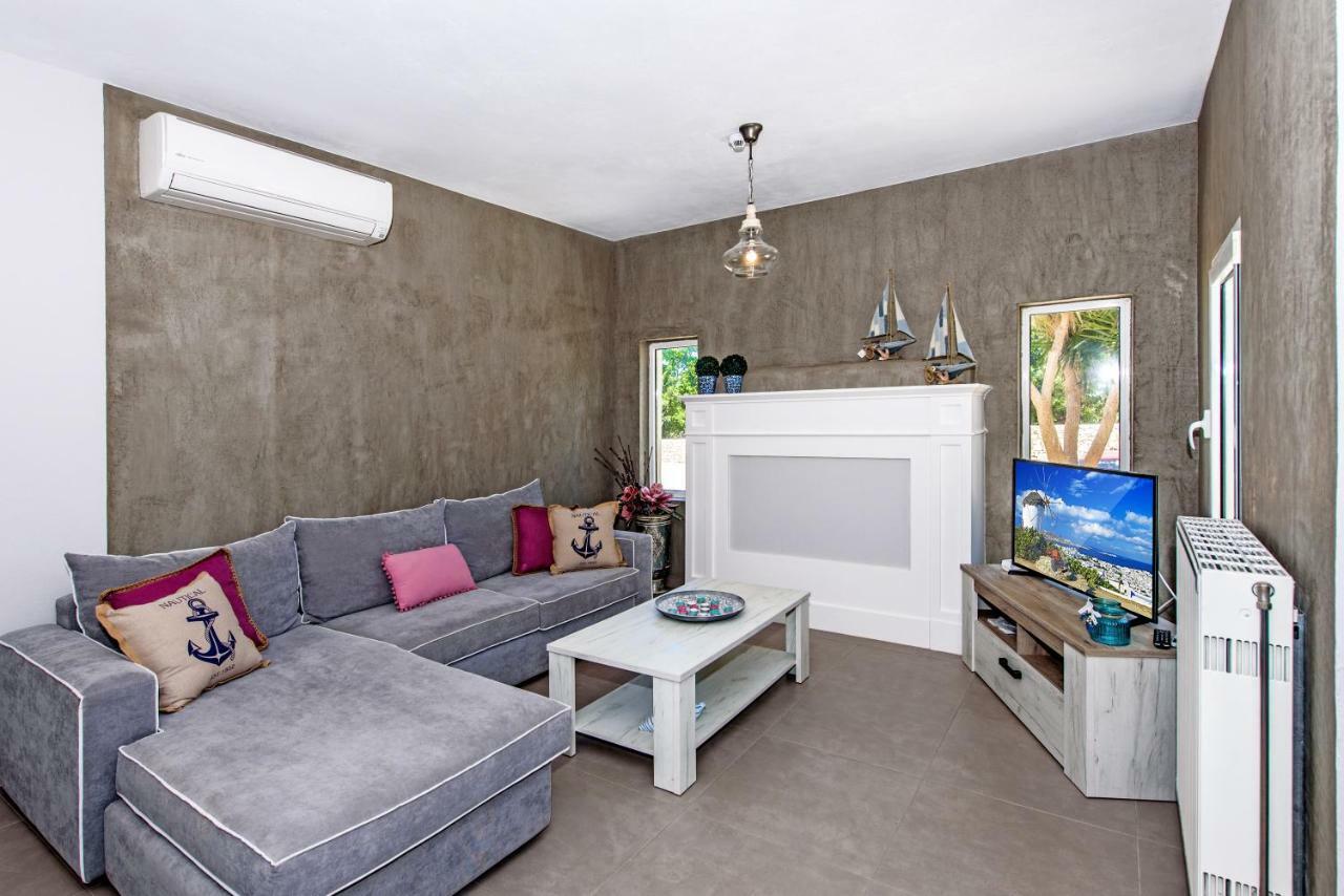Villa Ellie - Heated Pool, Playground, Garden & Bbq! Vederoi المظهر الخارجي الصورة